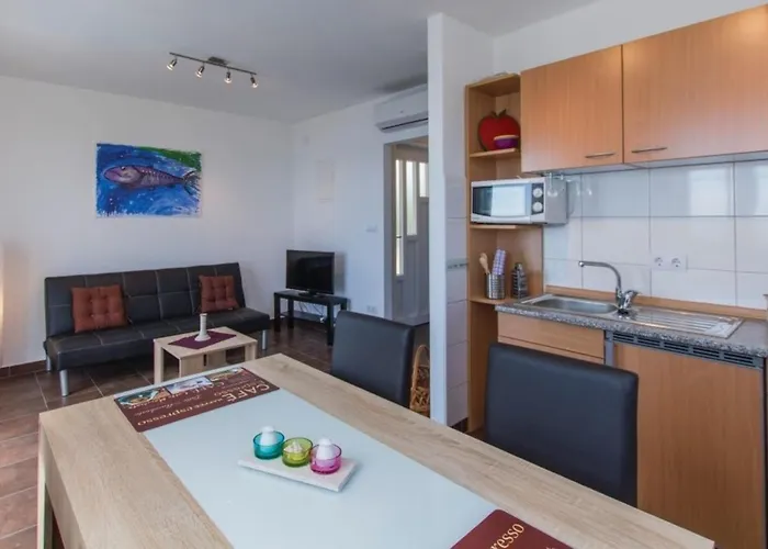Casa vacanze Villablu1 Doppelhaushaelfte Seaview, Pool Zagorje